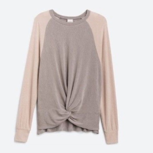 Stitch Fix l Kaileigh Front Twist Top, Medium - Picture 12 of 12